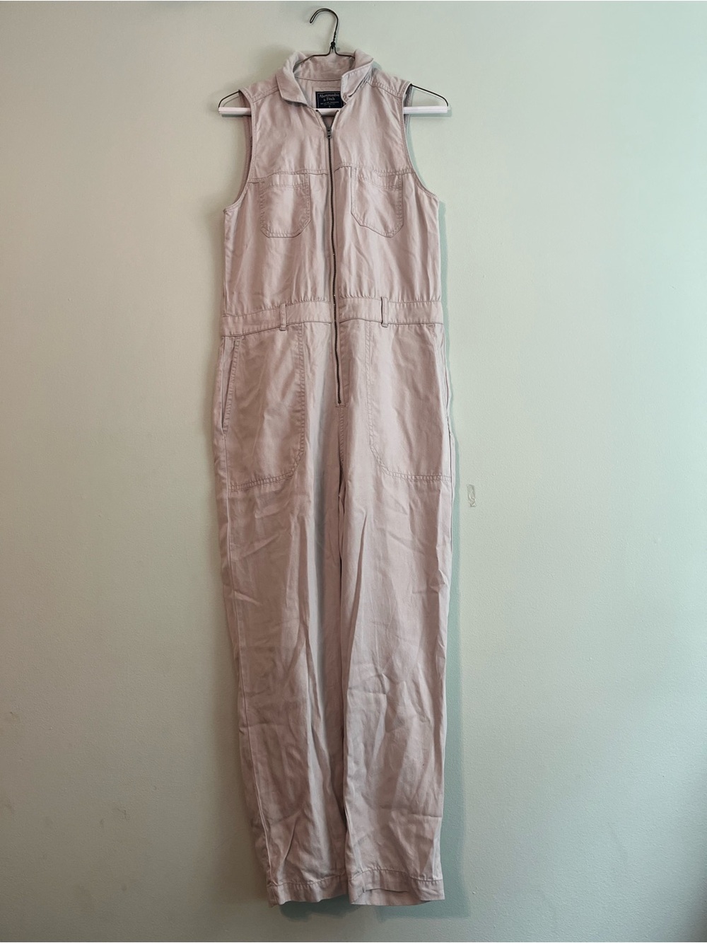 Abercrombie & Fitch Sleeveless Zip-Front Utility Jumpsuit in Light Beige - Picture 2 of 10